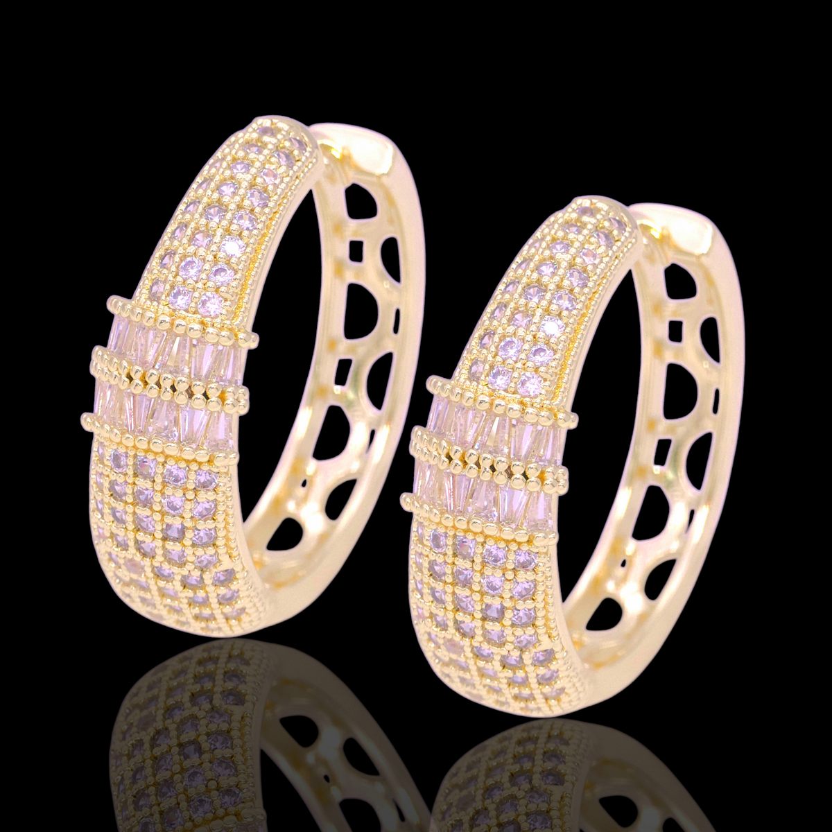 ✨MILANO BAGUETTE CZ HOOP EARRINGS✨